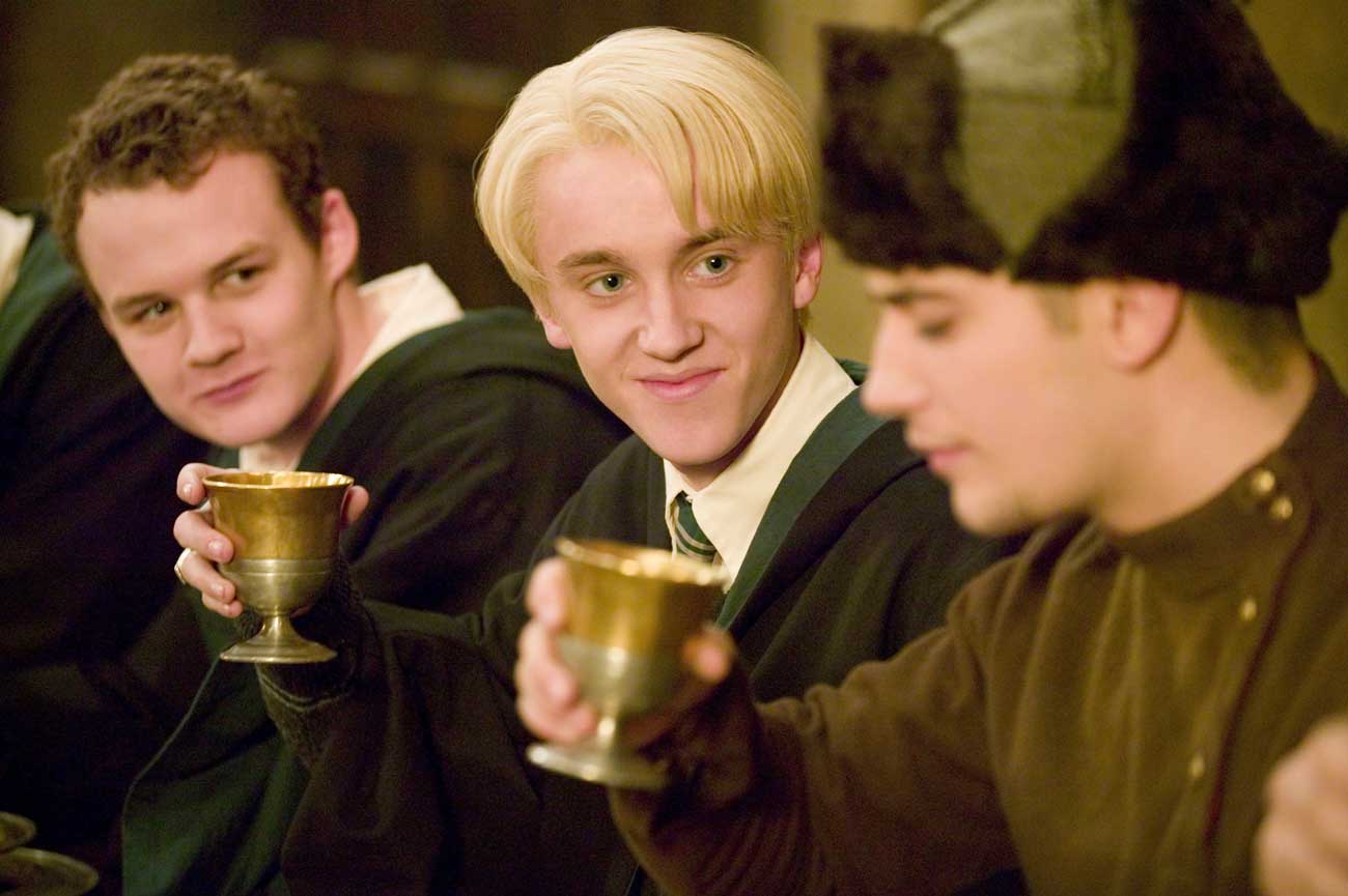 WB-HP4-goblet-of-fire-draco-and-krum-share-a-goblet