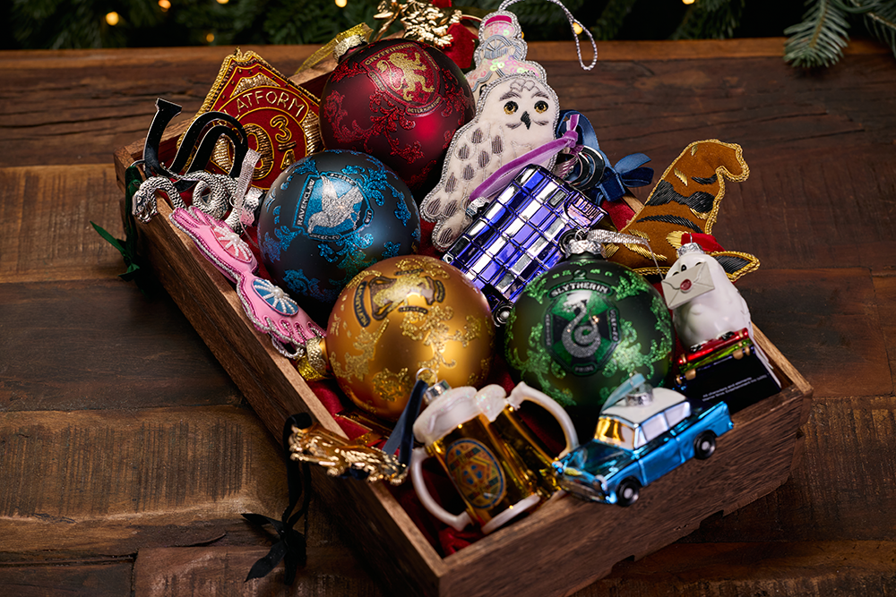 hp-shop-christmas-ornaments-lifestyle-web-landscape