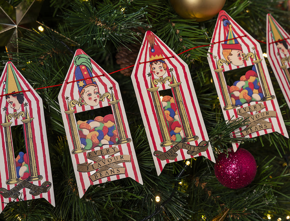 minalima-honeydukes-bertie-botts-garland-web-landscape