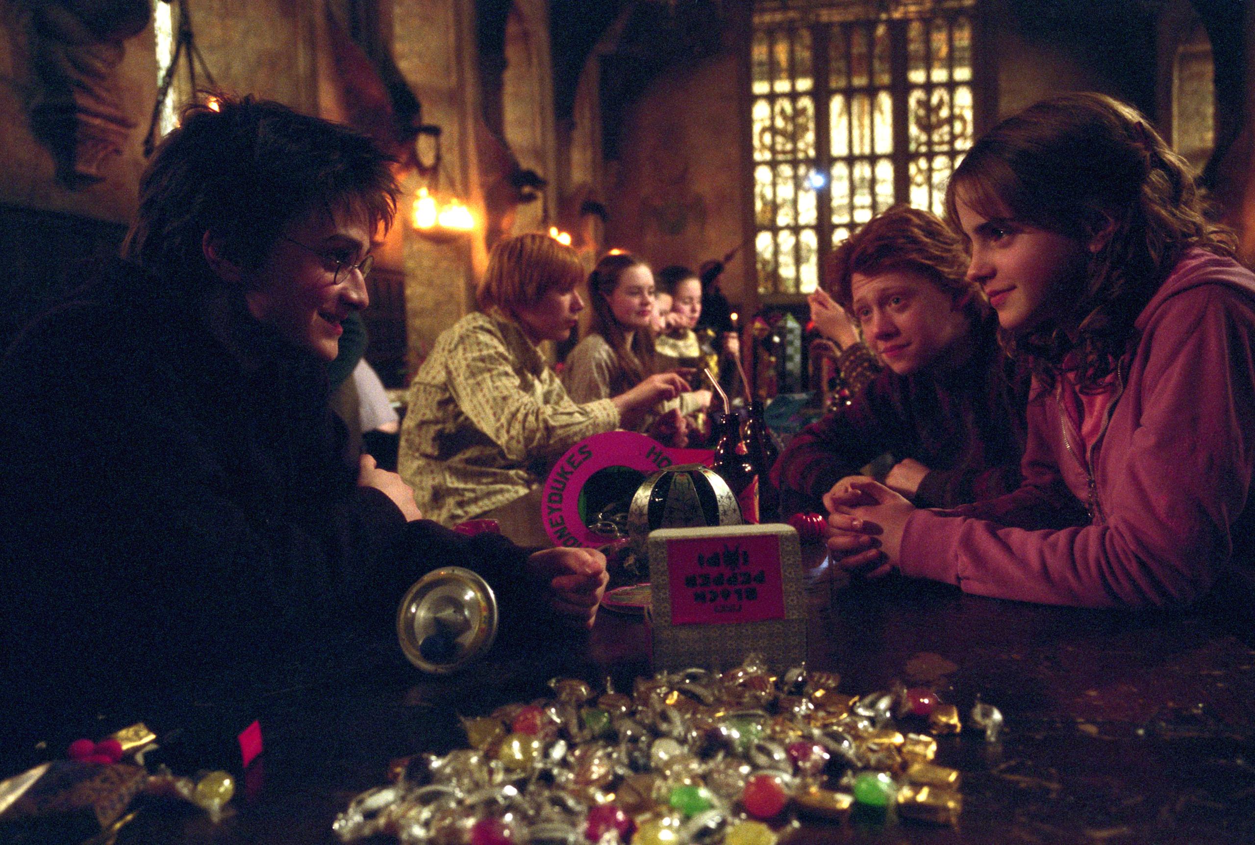 WB F3 HarryRonAndHermioneEatingHoneydukesSweets C201-4_UP_HPE3