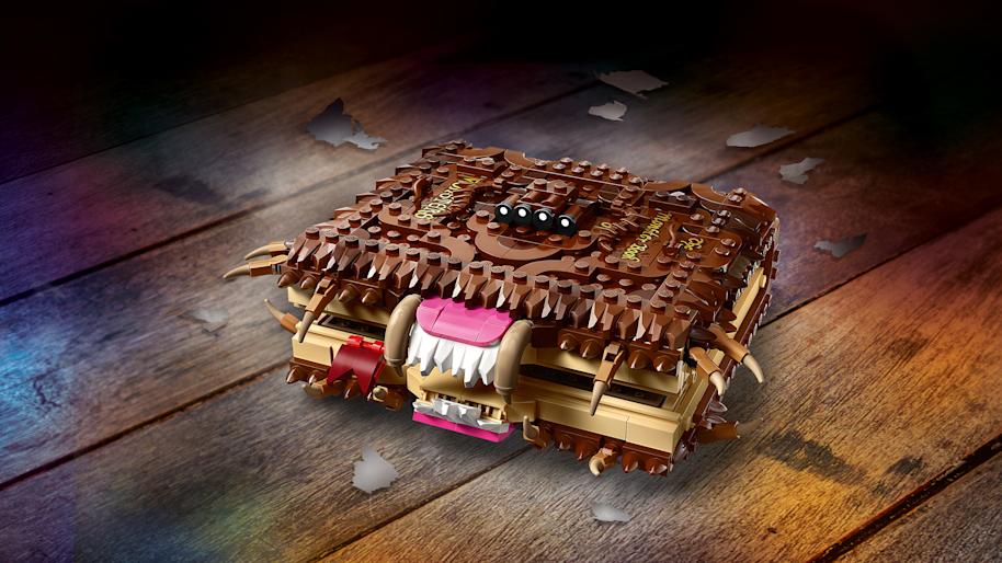 LEGO-Harry-Potter-2025-Monster-Book-of-Monsters-Chomping