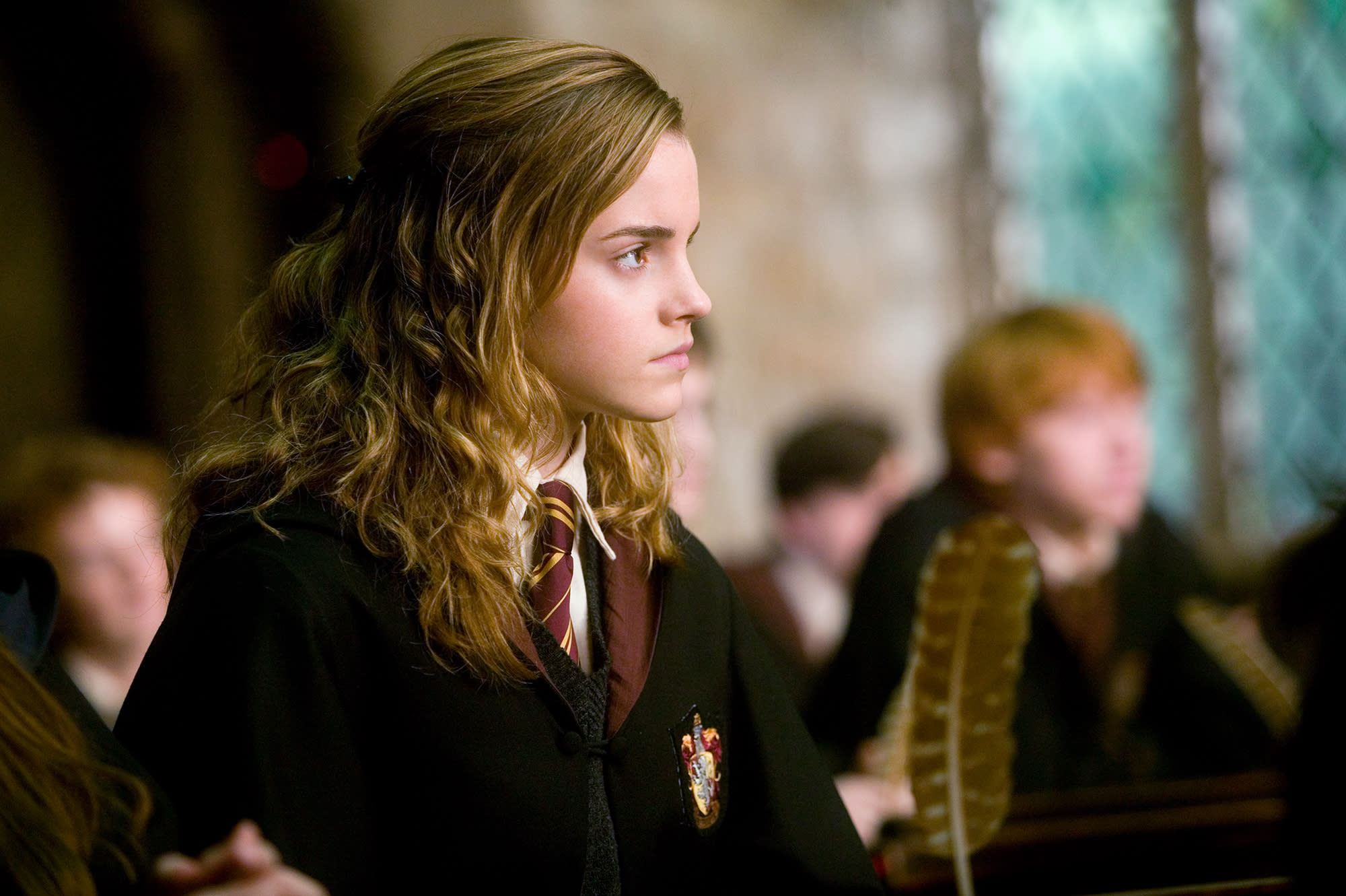 HP-F5-order-of-the-phoenix-hermione-classroom-side-profile-listening-web-landscape