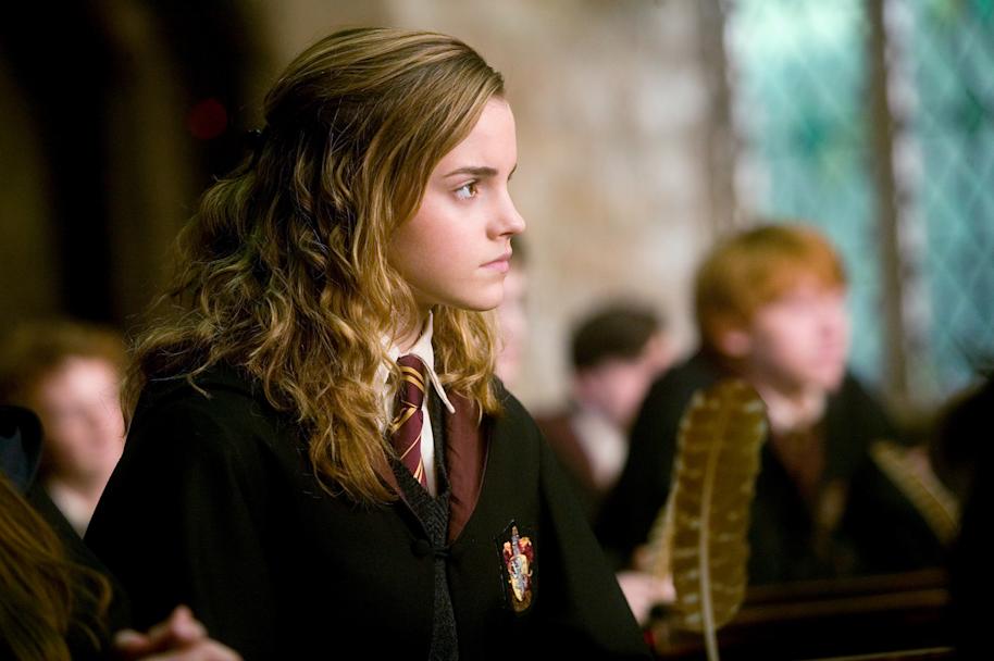 HP-F5-order-of-the-phoenix-hermione-classroom-side-profile-listening-web-landscape