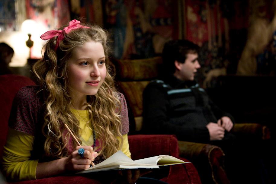 PMARCHIVE-WB F6 LavenderBrownWithNotepad GryffindorCommonRoom HP6D-04092 5bgDjzOAIMmqY06mOeE8Yu