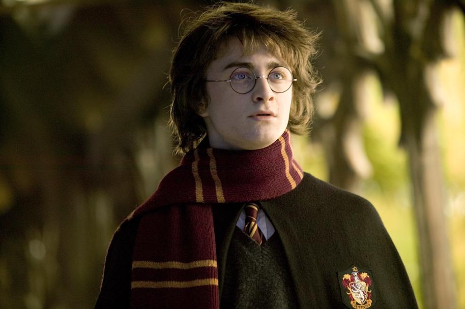 WB-HP-F4-goblet-of-fire-harry-potter-in-gryffindor-outfit-web-landscape