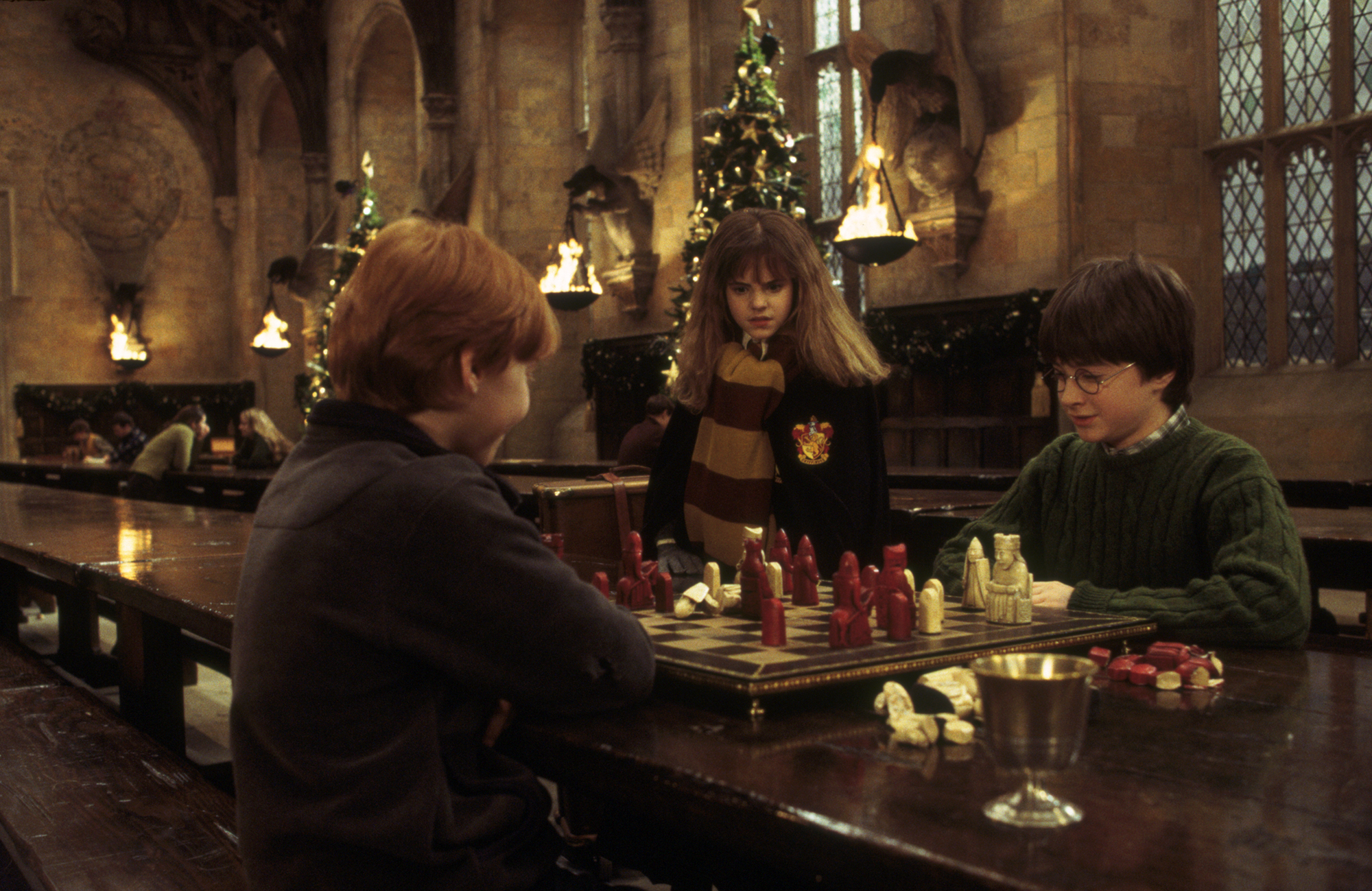 HP-F1-philosophers-stone-harry-ron-hermione-great-hall-christmas-web-landscape