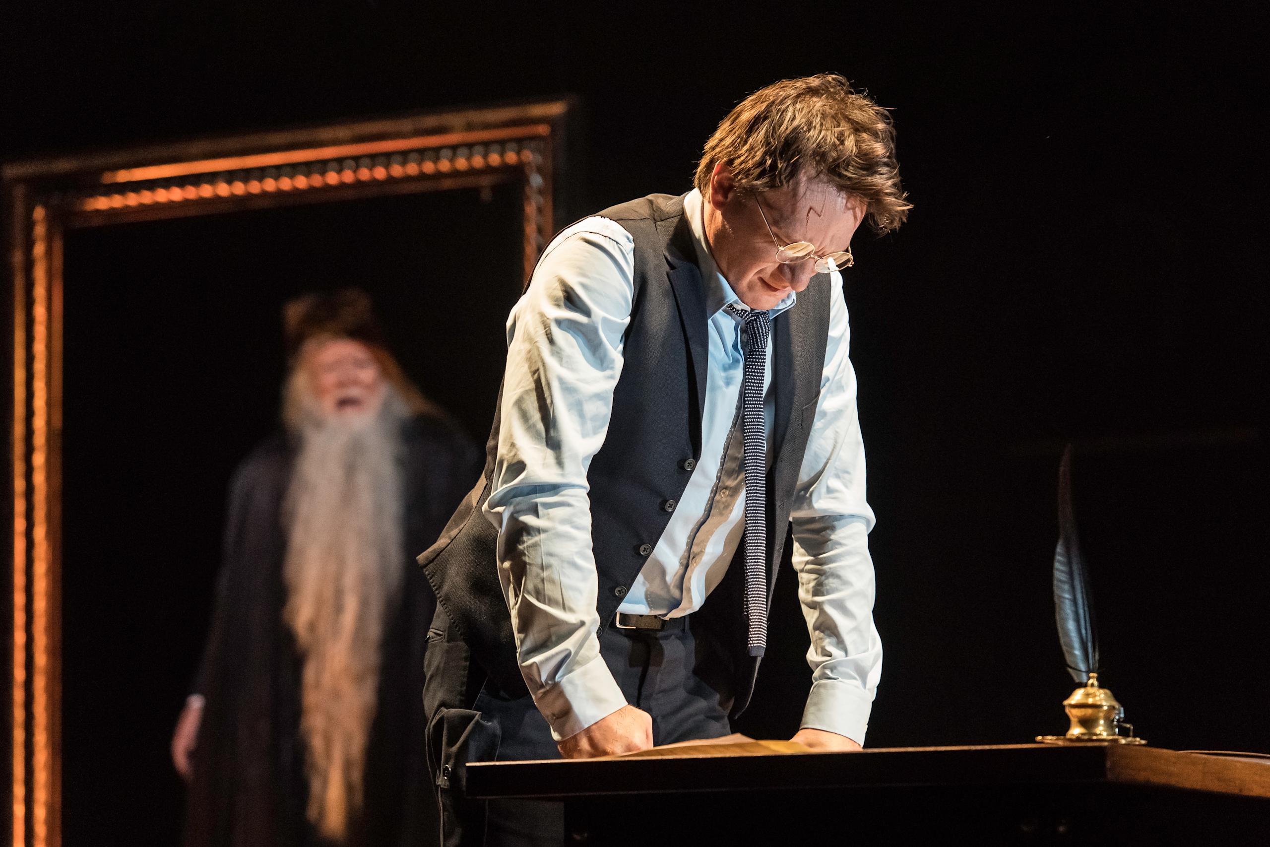Jamie Parker as Harry Potter on stage, with Albus Dumbledore's portrait in the background