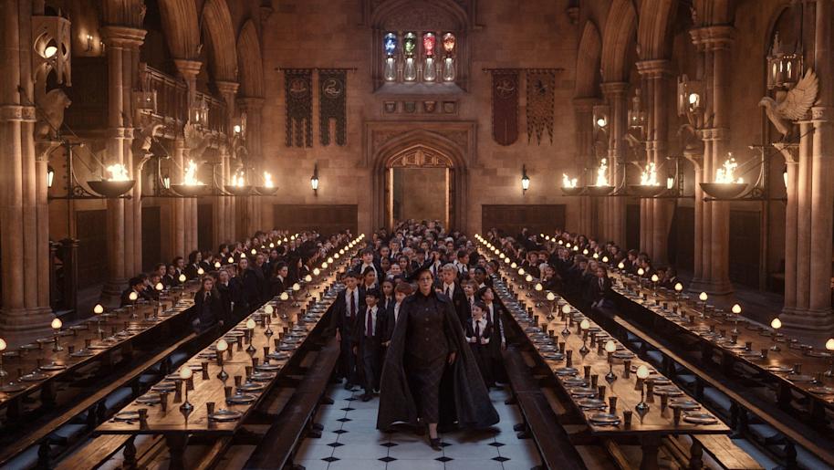 hbo-harry-potter-series-1-mcgonagall-great-hall-first-years