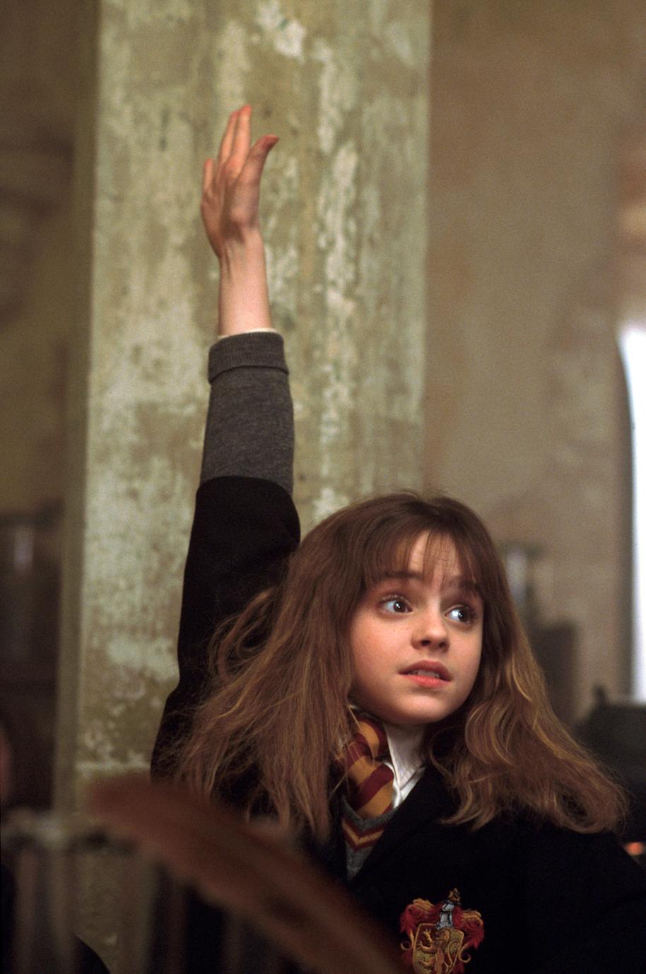 PMARCHIVE-WB F1 HermioneGrangerHandRaisedInClass 00356419 44wcwlIW0geKqgsKA8CAe4-b3