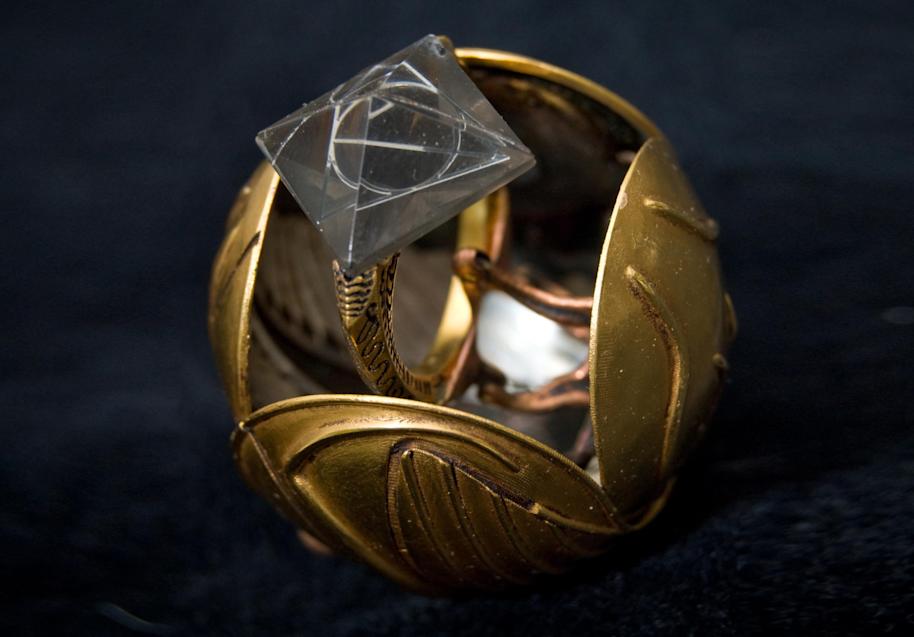 PMARCHIVE-DeathlyHallow WB F7 ResurrectionStoneInOpen Snitch Image 100615 Port 3x5DlmpBmgyQCy0eAUWgyK-b9