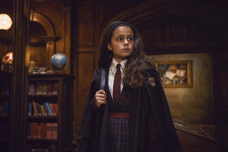 hbo-harry-potter-series-1-hermione-library
