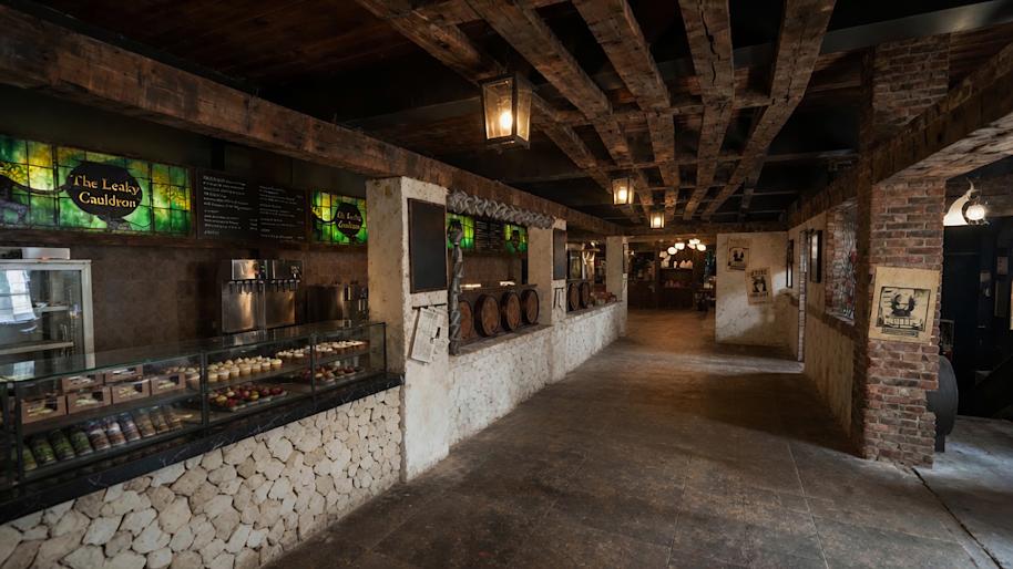 hplondon-oxford-street-leaky-cauldron-bar-concept-art-web-landscape
