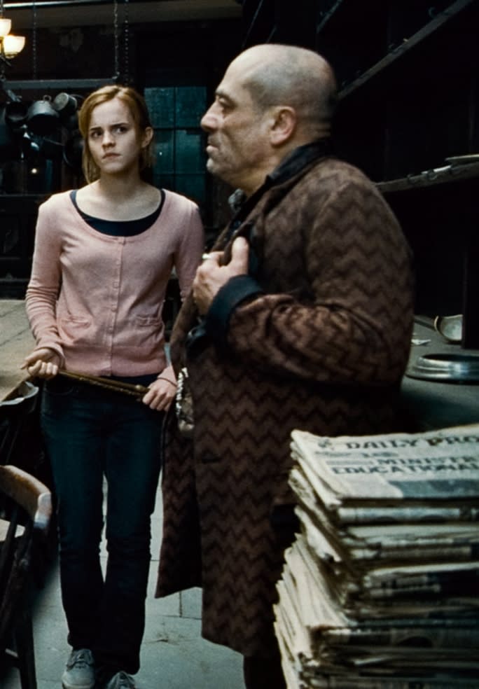 Hermione eyes Mundungus suspiciously at Grimmauld Place