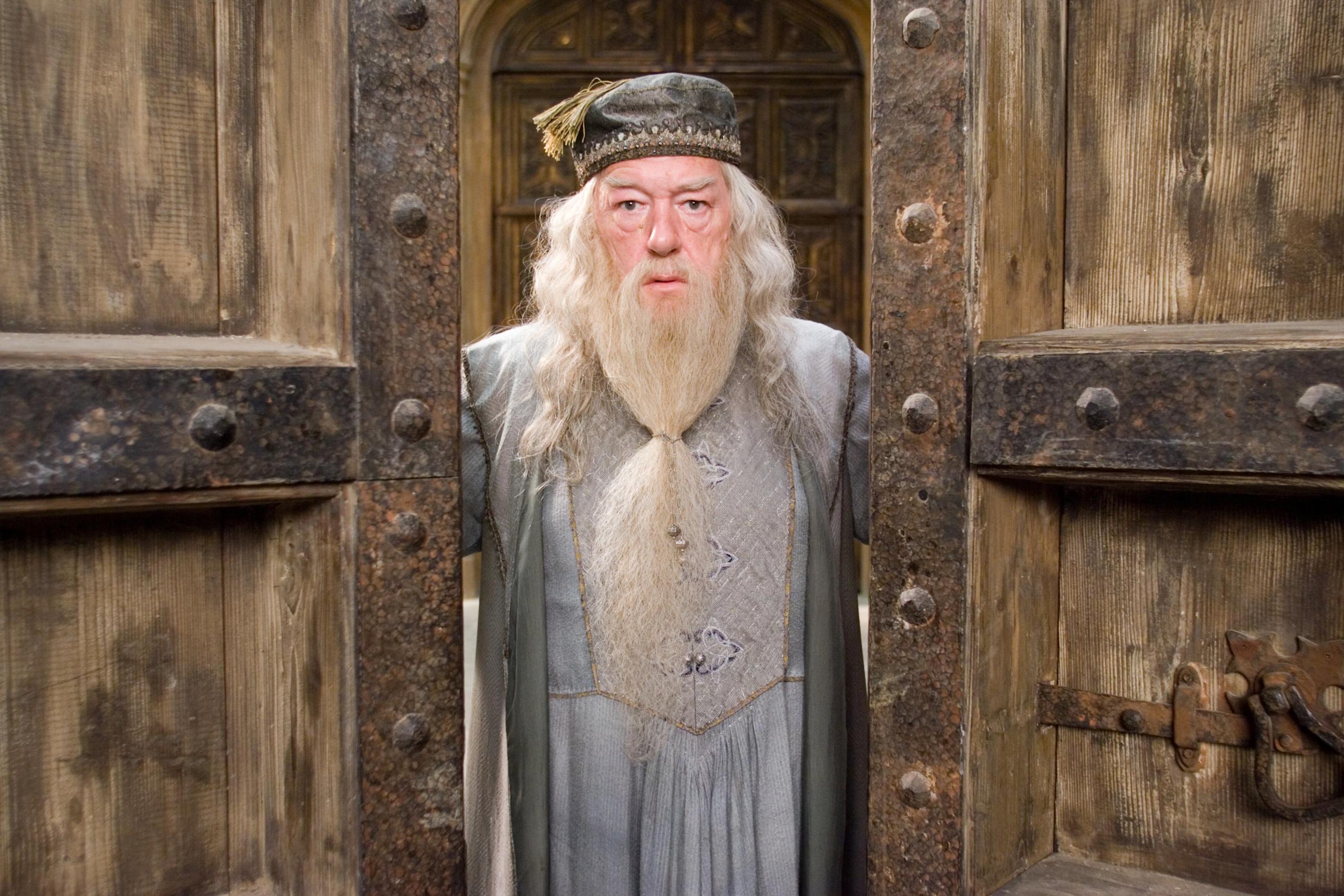 Dumbledore closing the doors 