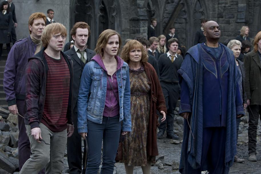 PMARCHIVE-WB F8 GeorgeRonPercyHermioneMollyKingsley Battle of Hogwarts HPDH2-08662 7yWZyHJIVaIegSCAGQQQO8-b5