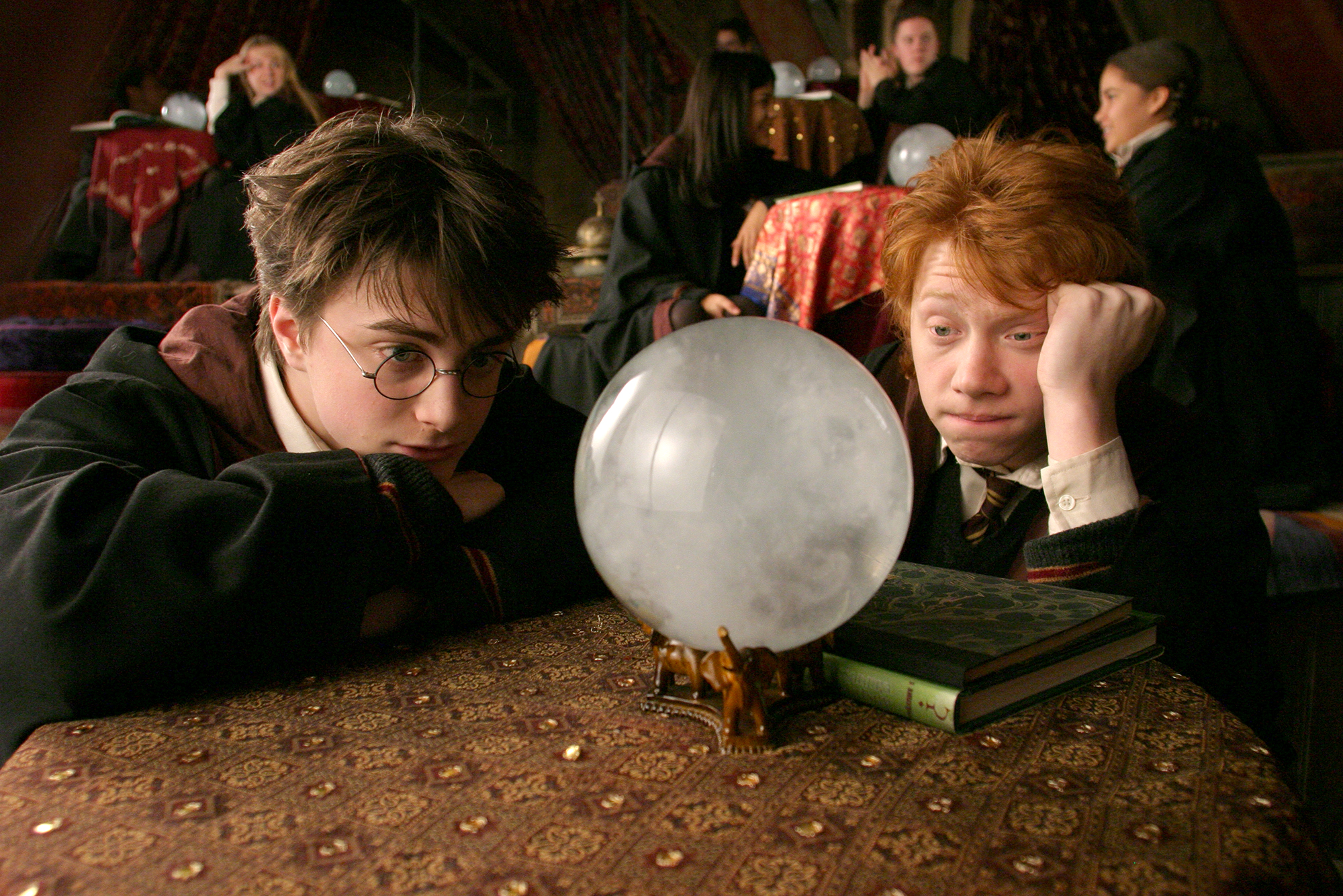 HP-F3-prisoner-of-azkaban-ron-harry-bored-divination-crystal-ball-web-landscape