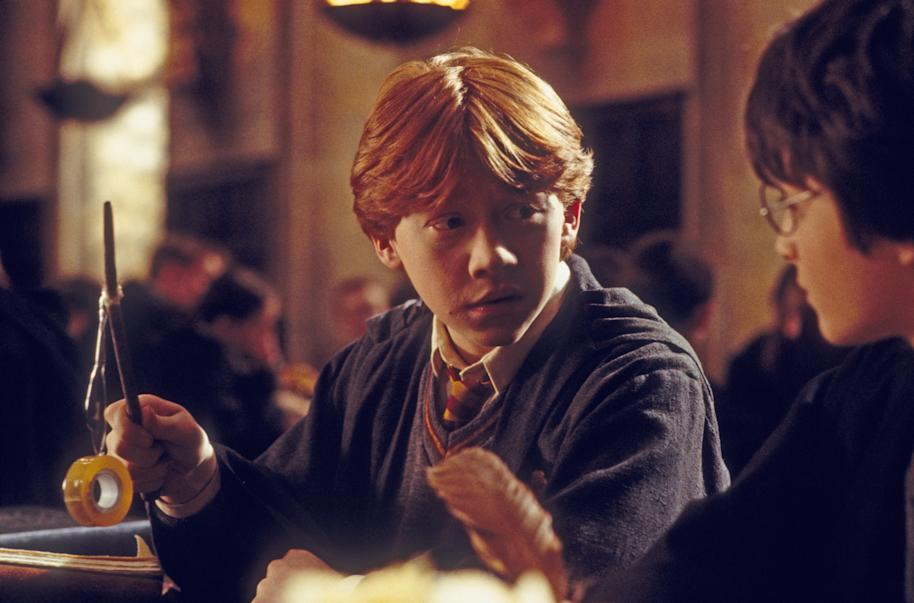 PMARCHIVE-RonWeasley WB F2 RonWeasleyAndHisBrokenWand Still 100615 Land cH4ILJjdFPxuQcqoHR4Vd-b3