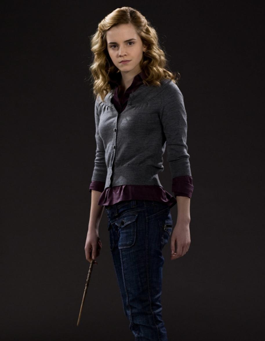 Hermione full body shot 