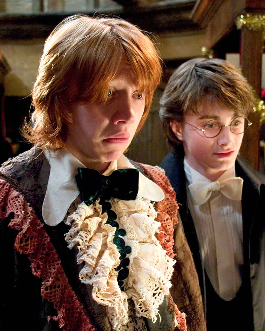 hp-f4-ron-harry-dress-robes-dormitory-app-article-hero