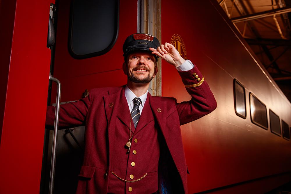 hogwarts-express-adventure-conductor-web-landscape-1