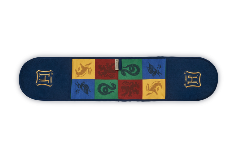 le-crueset-oven-mitts-hogwarts
