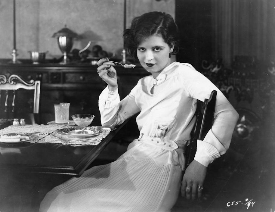 PMARCHIVE-Silent movie star Clara Bow 469Ms4Tx8Iiee2sumEGioO-b5